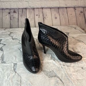 Vince Camuto snake skin look leather boot size 7.5